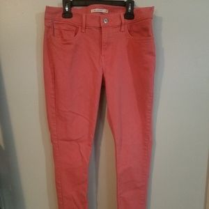 Salmon Levis